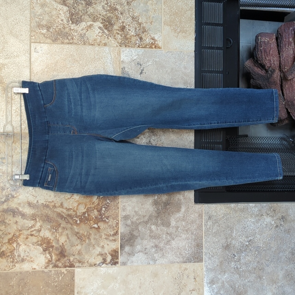 4 Nine West Heidi Pull On Crop Jeggings